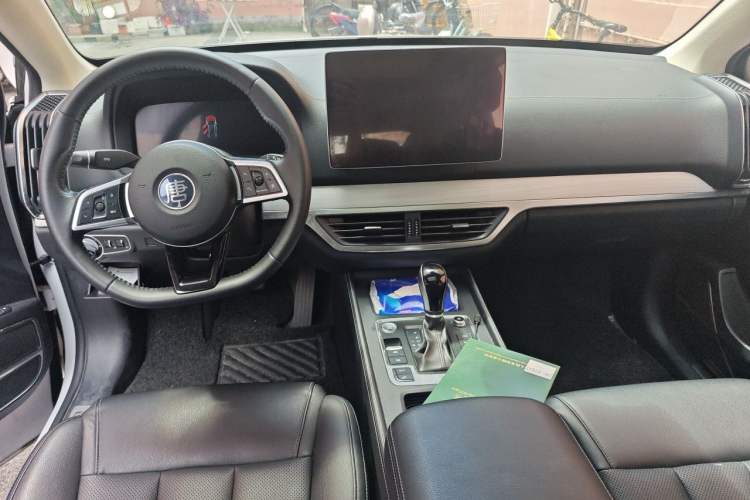 Used BYD Tang 2019 2.0T Automatic SmartConnect Luxury 7-Seater China VI Standard Center Console