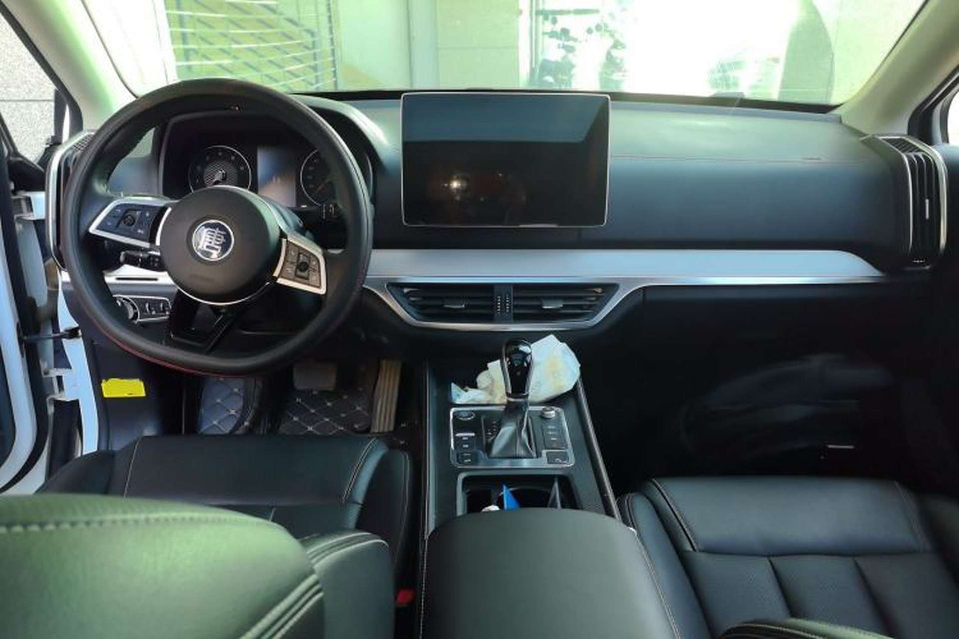 Used BYD Tang 2019 2.0T Automatic SmartConnect Luxury Edition 5 Seats China VI Standard Center Console