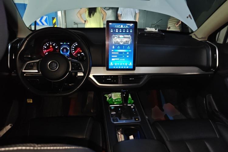 Used BYD Tang 2019 2.0T Automatic SmartConnect Prestige 7-Seater China VI Standard Center Console