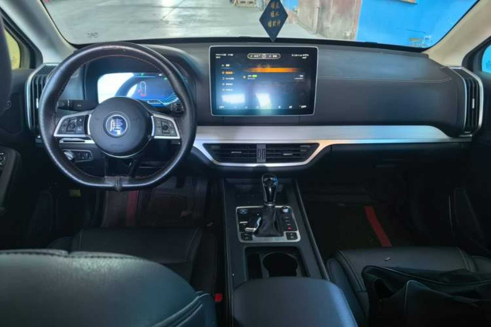 Used BYD Tang 2019 2.0T Automatic SmartConnect Luxury 7-Seater China VI Standard Center Console