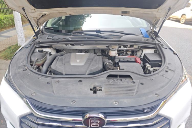 Used BYD Tang 2019 2.0T Automatic SmartConnect Luxury Edition 5 Seats China VI Standard Engine Bay