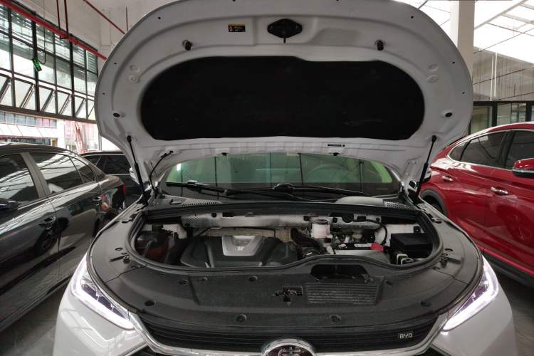Used BYD Tang 2019 2.0T Automatic SmartConnect Luxury Edition 7 Seats China VI Standard Engine Bay