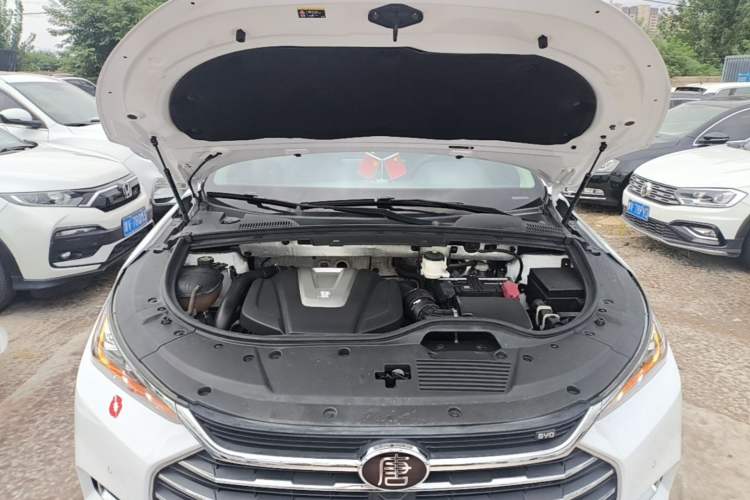 Used BYD Tang 2019 2.0T Automatic SmartConnect Luxury Edition 5 Seats China VI Standard Engine Bay