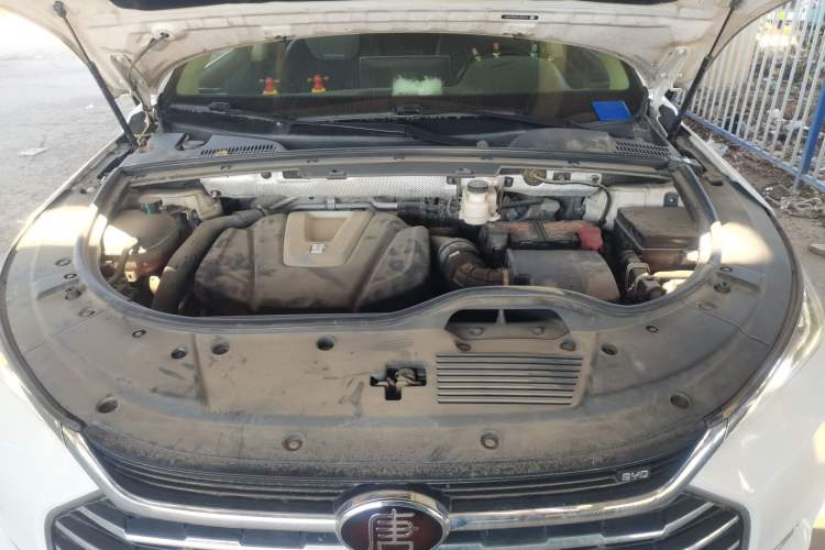 Used BYD Tang 2019 2.0T Automatic SmartConnect Luxury 7-Seater China VI Standard Engine Bay