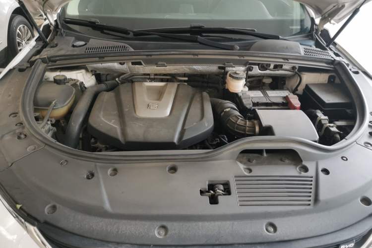 Used BYD Tang 2019 2.0T Automatic SmartConnect Prestige 7-Seater China VI Standard Engine Bay