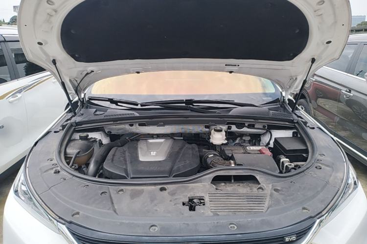 Used BYD Tang 2019 2.0T Automatic SmartConnect Prestige 7-Seater China VI Standard Engine Bay