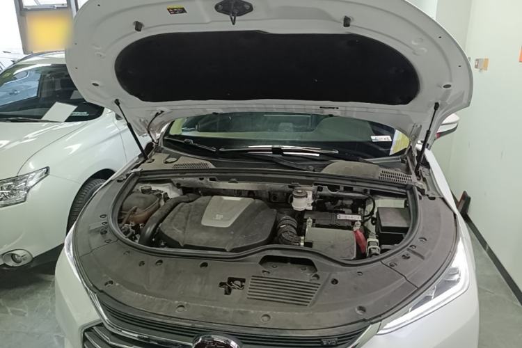 Used BYD Tang 2019 2.0T Automatic SmartConnect Luxury Edition 7 Seats China VI Standard Engine Bay
