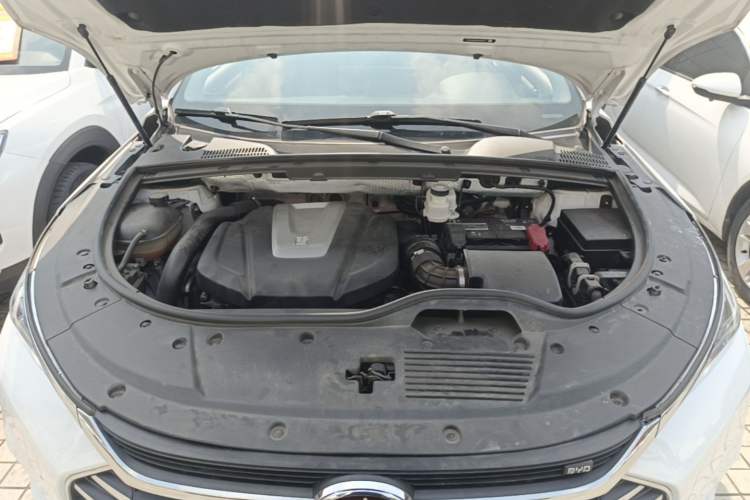 Used BYD Tang 2019 2.0T Automatic SmartConnect Prestige 5-Seater China VI Standard Engine Bay