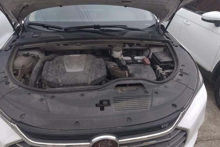 Used BYD Tang 2019 2.0T Automatic SmartConnect Luxury Edition 5 Seats China VI Standard Engine Bay