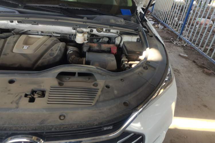 Used BYD Tang 2019 2.0T Automatic SmartConnect Luxury 7-Seater China VI Standard Engine Bay Left