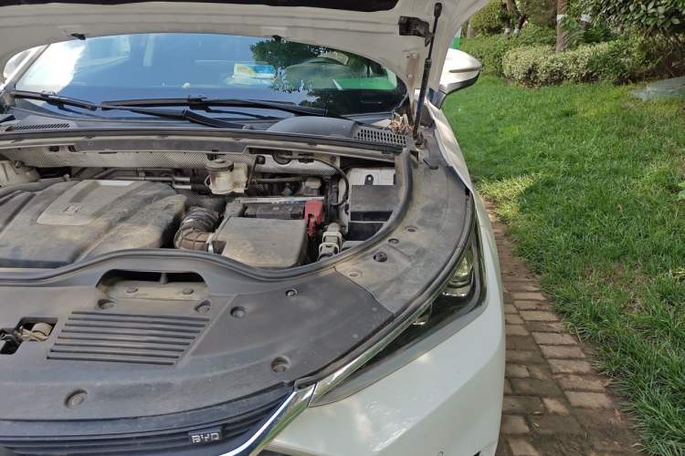 Used BYD Tang 2019 2.0T Automatic SmartConnect Prestige 7-Seater China VI Standard Engine Bay Left