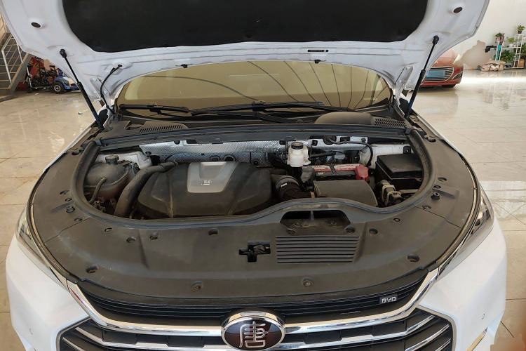 Used BYD Tang 2019 2.0T Automatic SmartConnect Prestige 5-Seater China VI Standard Engine Bay