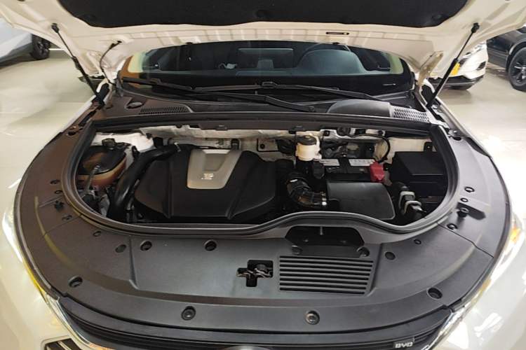Used BYD Tang 2019 2.0T Automatic SmartConnect Luxury Edition 5 Seats China VI Standard Engine Bay