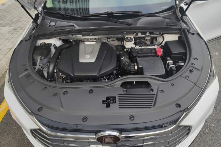 Used BYD Tang 2019 2.0T Automatic SmartConnect Prestige 5-Seater China VI Standard Engine Bay