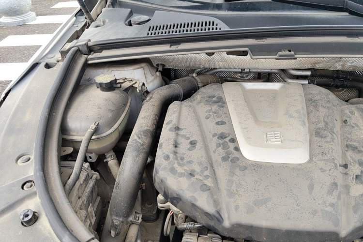 Used BYD Tang 2019 2.0T Automatic SmartConnect Luxury 7-Seater China VI Standard Engine Bay Right