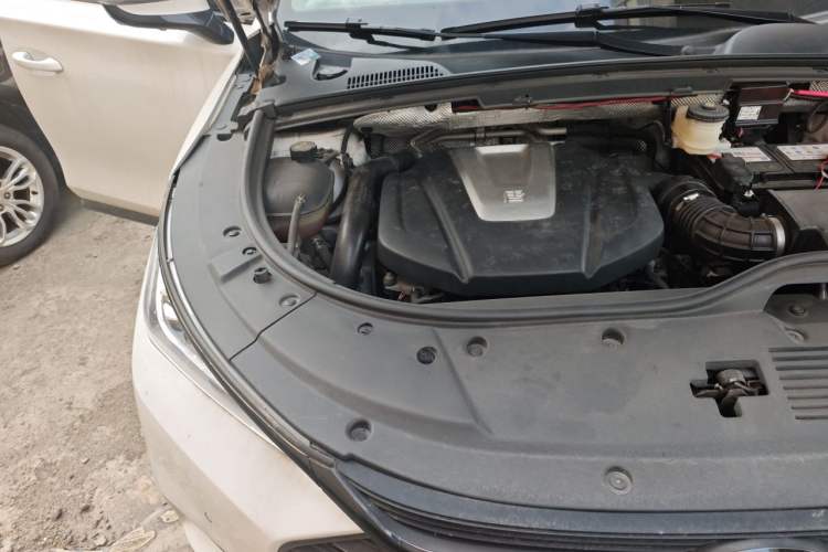 Used BYD Tang 2019 2.0T Automatic SmartConnect Luxury 7-Seater China VI Standard Engine Bay Right