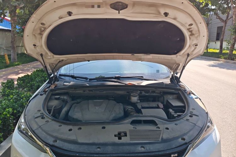Used BYD Tang 2019 2.0T Automatic SmartConnect Luxury 7-Seater China VI Standard Engine Bay
