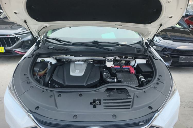 Used BYD Tang 2019 2.0T Automatic SmartConnect Prestige 7-Seater China VI Standard Engine Bay