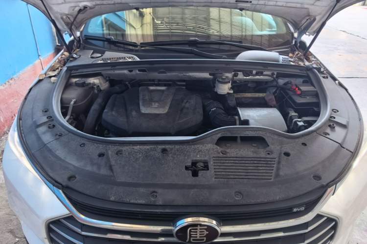 Used BYD Tang 2019 2.0T Automatic SmartConnect Luxury 7-Seater China VI Standard Engine Bay