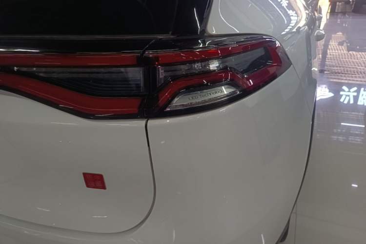 Used BYD Tang 2019 2.0T Automatic SmartConnect Luxury Version 5 Seats China VI Standard Exterior 3