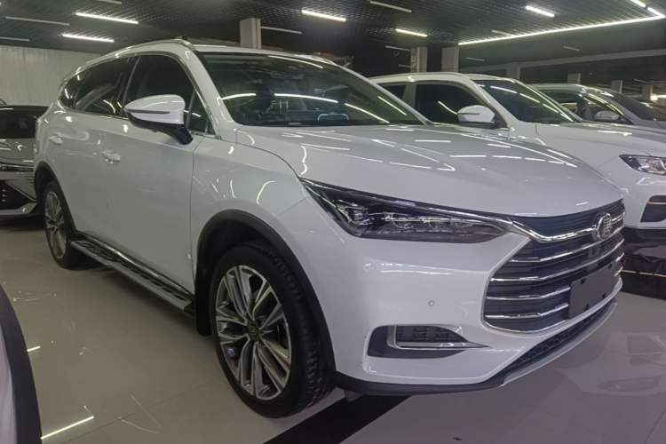 Used BYD Tang 2019 2.0T Automatic SmartConnect Luxury Version 5 Seats China VI Standard Front Right 45 Deg
