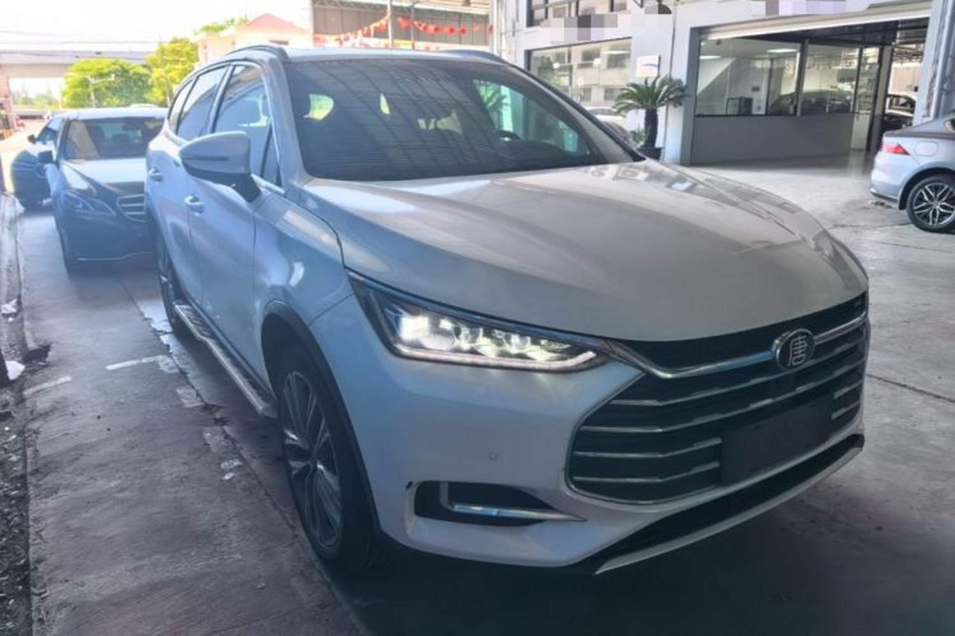 Used BYD Tang 2019 2.0T Automatic SmartConnect Luxury 7-Seater China VI Standard Front Right 45 Deg