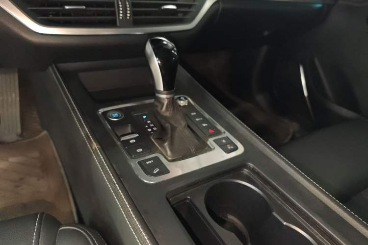 Used BYD Tang 2019 2.0T Automatic SmartConnect Luxury 7-Seater China VI Standard Gear Lever