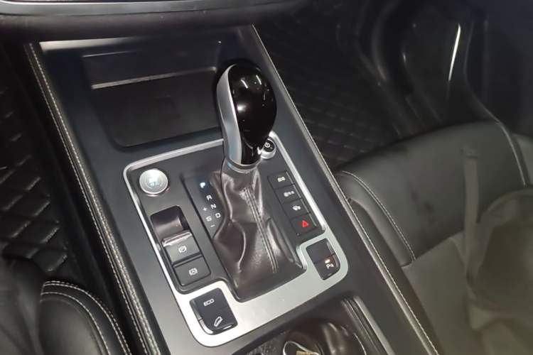 Used BYD Tang 2019 2.0T Automatic SmartConnect Luxury Edition 7 Seats China VI Standard Gear Lever