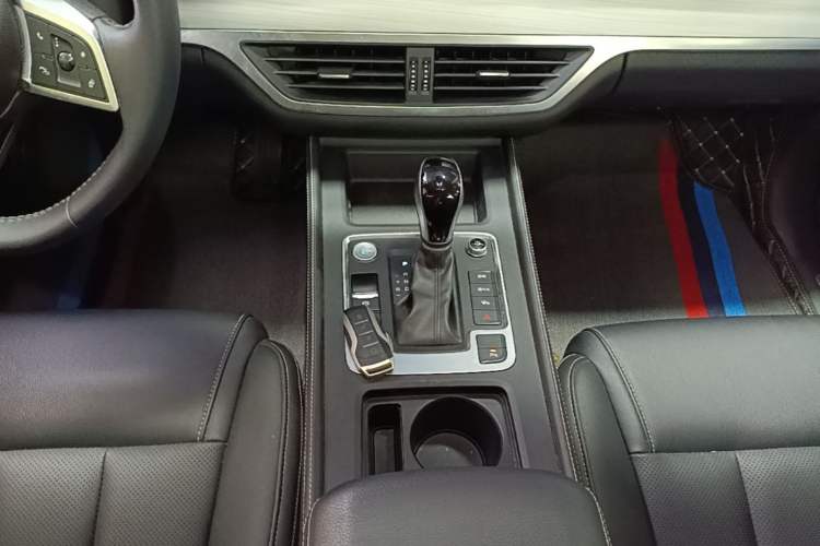 Used BYD Tang 2019 2.0T Automatic SmartConnect Luxury Edition 7 Seats China VI Standard Gear Lever