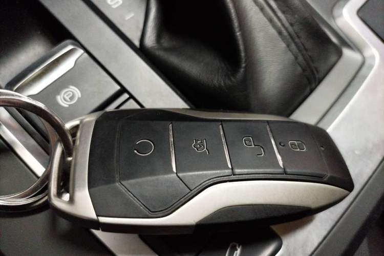 Used BYD Tang 2019 2.0T Automatic SmartConnect Luxury Edition 7 Seats China VI Standard Interior 1