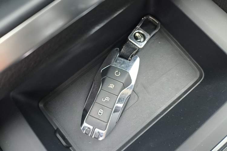 Used BYD Tang 2019 2.0T Automatic SmartConnect Luxury Edition 5 Seats China VI Standard Interior 1