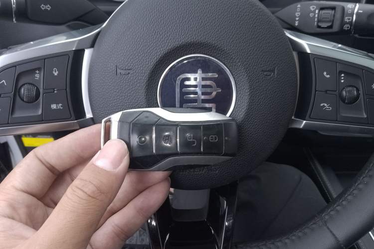 Used BYD Tang 2019 2.0T Automatic SmartConnect Luxury Edition 5 Seats China VI Standard Interior 1