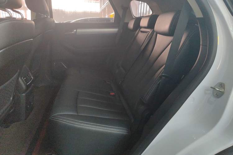 Used BYD Tang 2019 2.0T Automatic SmartConnect Luxury Version 5 Seats China VI Standard Interior 1