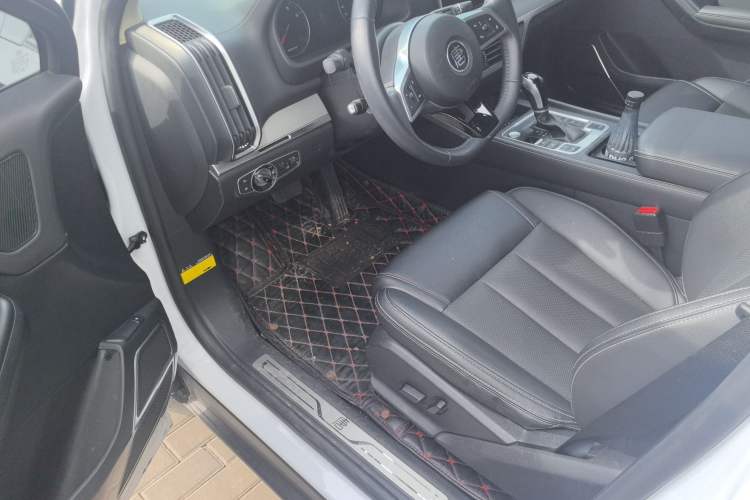 Used BYD Tang 2019 2.0T Automatic SmartConnect Luxury Edition 5 Seats China VI Standard Interior 2