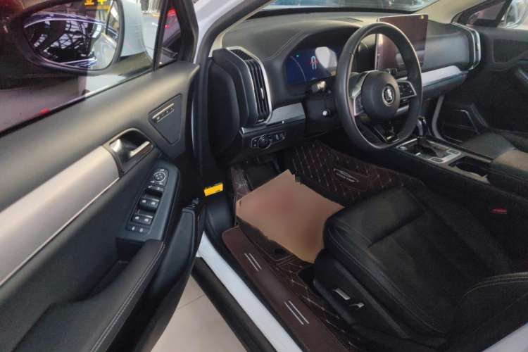 Used BYD Tang 2019 2.0T Automatic SmartConnect Luxury Version 5 Seats China VI Standard Interior 2