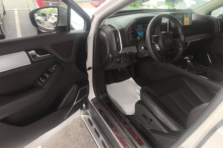 Used BYD Tang 2019 2.0T Automatic SmartConnect Prestige 7-Seater China VI Standard Interior 3