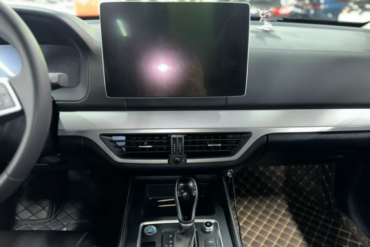 Used BYD Tang 2019 2.0T Automatic SmartConnect Luxury 7-Seater China VI Standard Interior 3