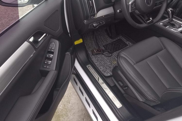 Used BYD Tang 2019 2.0T Automatic SmartConnect Luxury Edition 5 Seats China VI Standard Interior 3