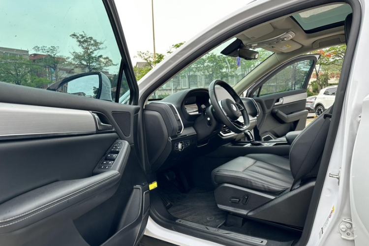Used BYD Tang 2019 2.0T Automatic SmartConnect Luxury Edition 5 Seats China VI Standard Interior 3