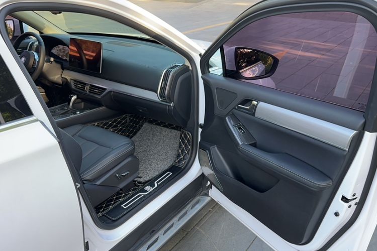 Used BYD Tang 2019 2.0T Automatic SmartConnect Luxury 7-Seater China VI Standard Interior 3