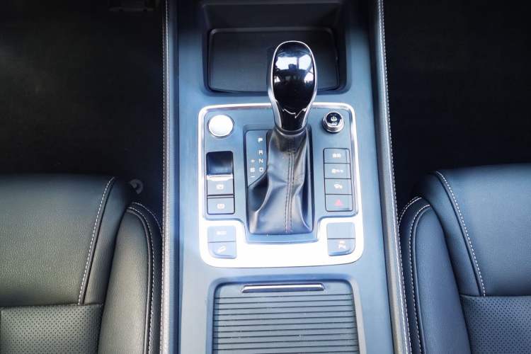 Used BYD Tang 2019 2.0T Automatic SmartConnect Prestige 7-Seater China VI Standard Interior 4