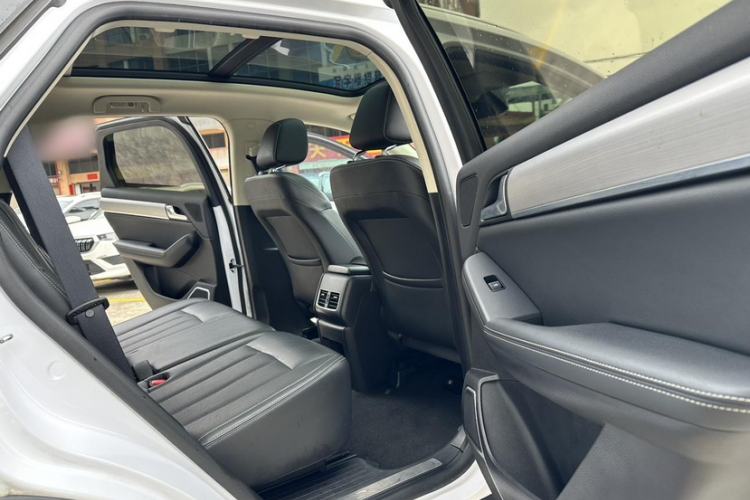 Used BYD Tang 2019 2.0T Automatic SmartConnect Luxury Edition 5 Seats China VI Standard Interior 4