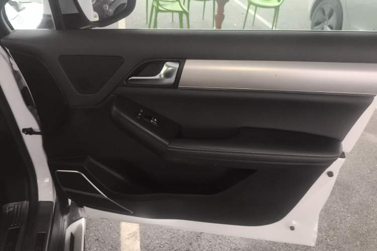 Used BYD Tang 2019 2.0T Automatic SmartConnect Prestige 7-Seater China VI Standard Interior 5