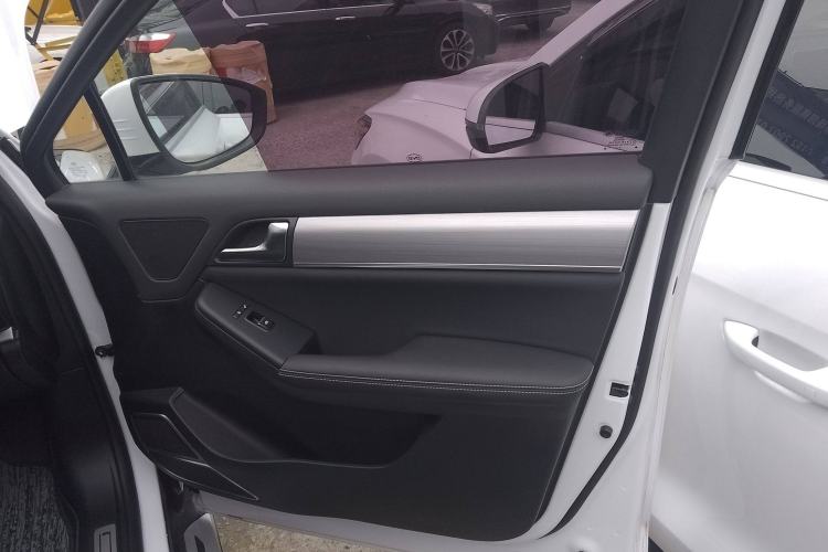 Used BYD Tang 2019 2.0T Automatic SmartConnect Luxury Edition 5 Seats China VI Standard Interior 5