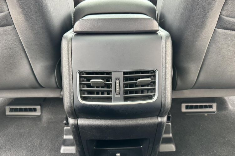 Used BYD Tang 2019 2.0T Automatic SmartConnect Luxury Edition 5 Seats China VI Standard Interior 5