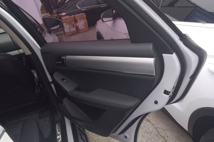 Used BYD Tang 2019 2.0T Automatic SmartConnect Luxury Edition 5 Seats China VI Standard Interior 6