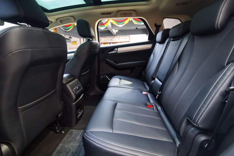 Used BYD Tang 2019 2.0T Automatic SmartConnect Prestige 7-Seater China VI Standard Interior 6