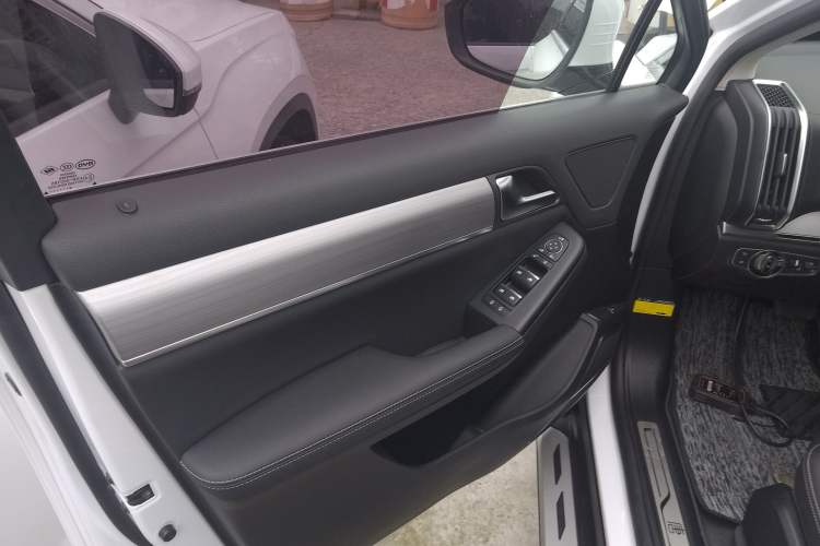 Used BYD Tang 2019 2.0T Automatic SmartConnect Luxury Edition 5 Seats China VI Standard Interior 7