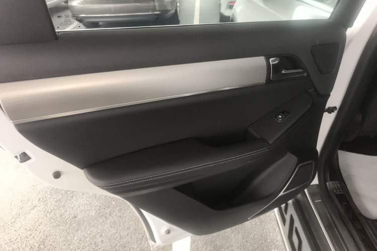 Used BYD Tang 2019 2.0T Automatic SmartConnect Prestige 7-Seater China VI Standard Interior 8