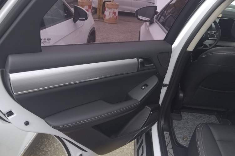 Used BYD Tang 2019 2.0T Automatic SmartConnect Luxury Edition 5 Seats China VI Standard Interior 8
